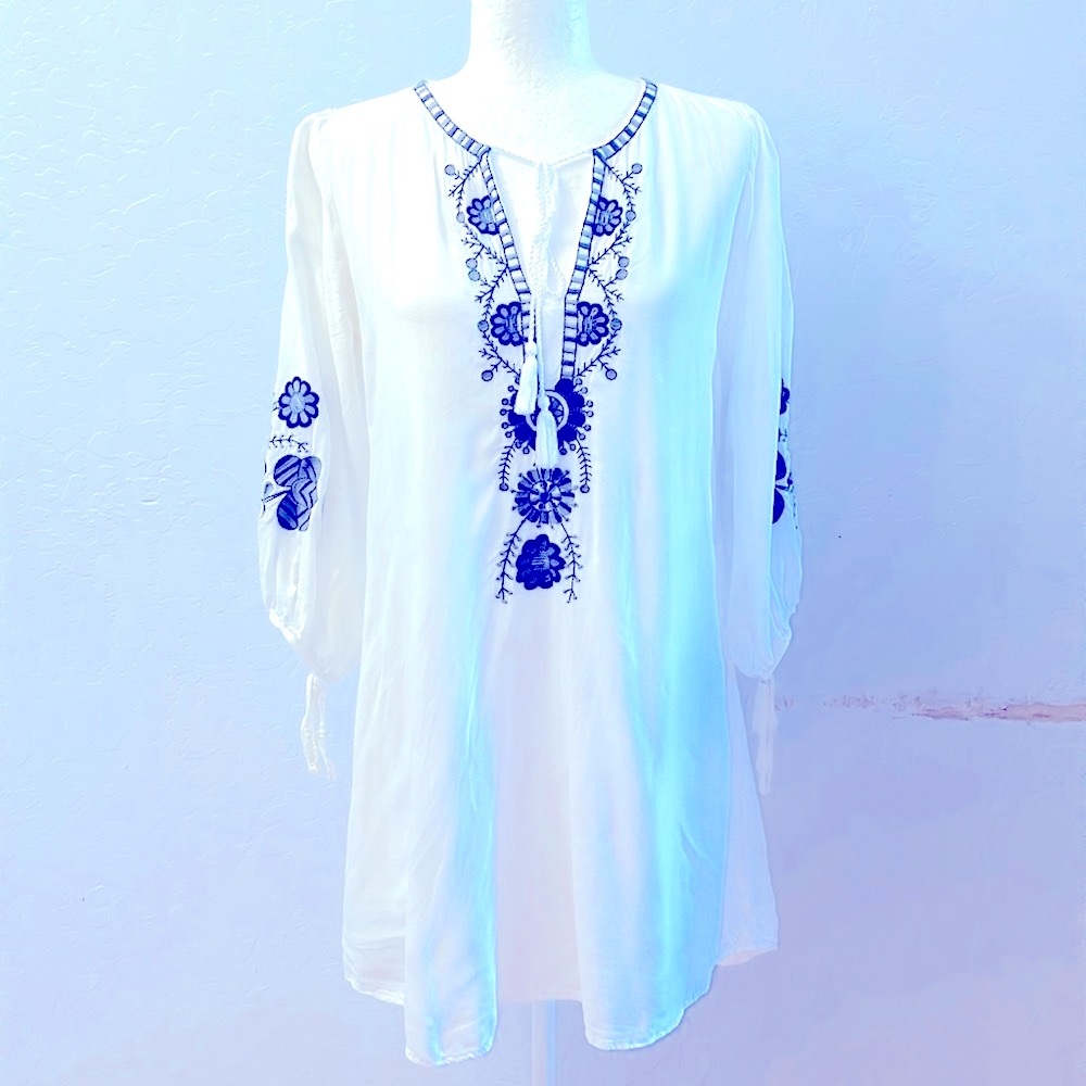 Chic Connection Embroidered White mini Dress